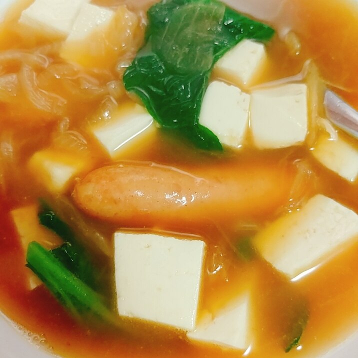 小松菜　豆腐　ウインナーのオニオンスープ